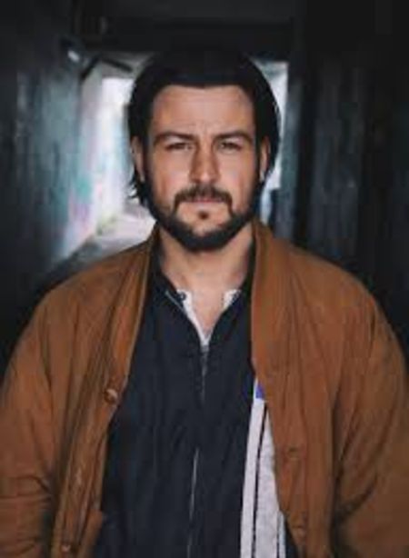 Currently, the Canadian actor Tyler Hynes is single